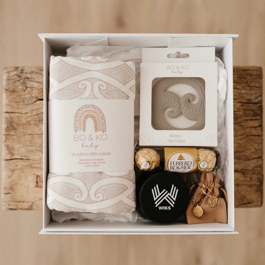 Tāonga Ātaahua Māmā & Pēpi Gift Box
